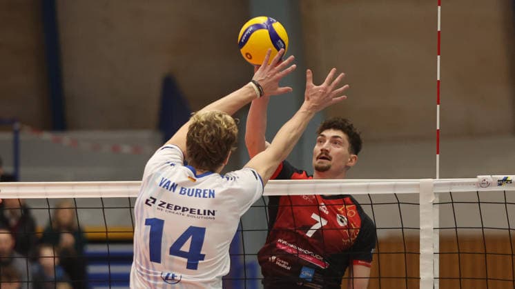Ludwigsburg , Bundesliga , Barock Volleys MTV Ludwigsburg vs. VfB Friedrichshafen , rechts: Tim Köpfli ( Lubu )