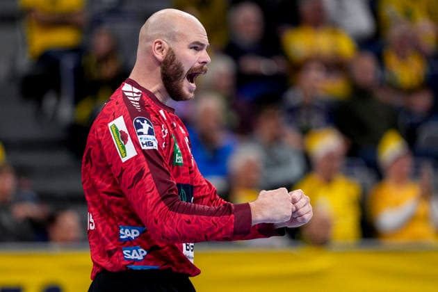 Mike Jensen (Torwart, RNL, 20), Einzelbild, Einzelfoto, Aktion, Action, Jubel, jubeln, jubelt, celebration, Freude, freuen, freut sich, zuversichtlich, optimistisch, positiv, Spielszene, 06.12.2025, Mannheim (Deutschland), Handball, Bundesliga, Rhein-Neckar Löwen - HC Erlangen