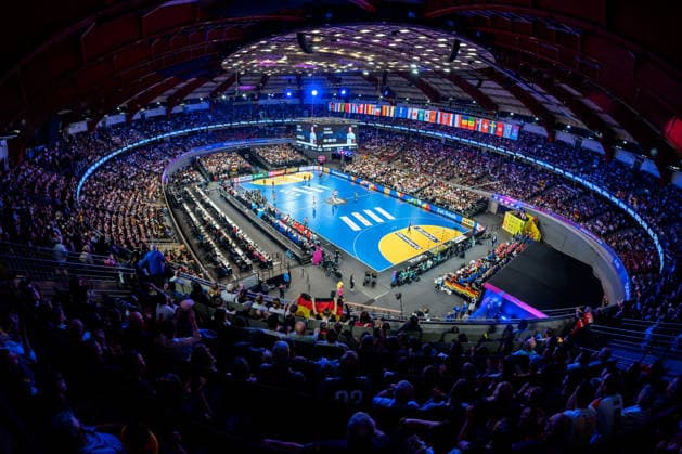 Handball, Frauen WM, Hauptrunde: Spanien - Deutschland Übersicht, Arena, Spielstätte, Innenansicht, Feature, Zuschauer, Fankurve Fans Fanblock Dortmund Westfalenhalle Nordrhein-Westfalen Deutschland