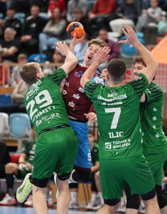 GER HBL2 Saison 2025 2026 VfL Potsdam vs EULEN Ludwigshafen, 06.12.25, MBS Arena, Potsdam Friedrich SCHMITT (Eulen Ludwigshafen 29), Marvin KIX (1.VfL Potsdam 28), Mihailo ILIC (Eulen Ludwigshafen 7)