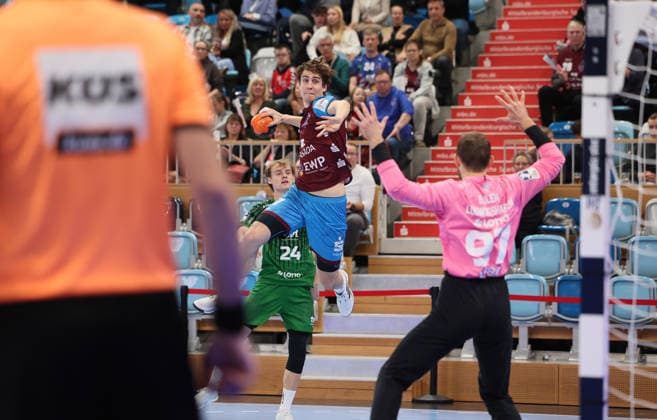 GER HBL2 Saison 2025 2026 VfL Potsdam vs EULEN Ludwigshafen, 06.12.25, MBS Arena, Potsdam Nils FUHRMANN (1.VfL Potsdam 27), Ziga URBIC (Eulen Ludwigshafen 97)