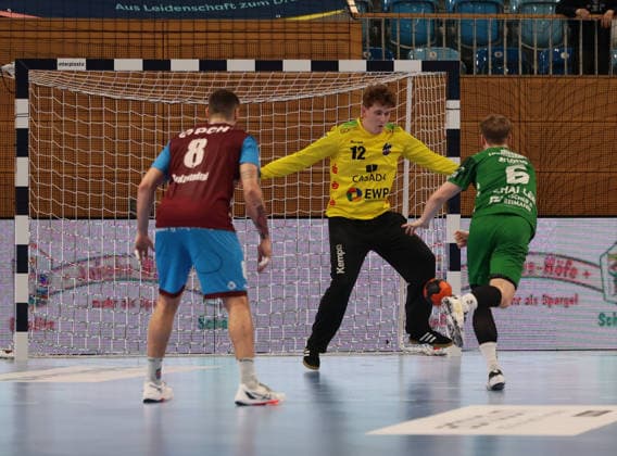 GER HBL2 Saison 2025 2026 VfL Potsdam vs EULEN Ludwigshafen, 06.12.25, MBS Arena, Potsdam Tim SCHALLER scheitert vom Siebenmeter-Punkt an Maximilian GRUNDMANN (1.VfL Potsdam 12)