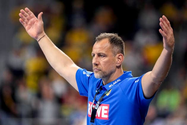 Maik Machulla (Trainer, Cheftrainer, RNL), gibt Anweisungen, gestikuliert, mit den Armen gestikulieren, Einzelbild, Einzelfoto, Aktion, Action, 06.12.2025, Mannheim (Deutschland), Handball, Bundesliga, Rhein-Neckar Löwen - HC Erlangen