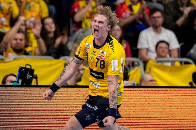 Torschütze Edwin Aspenbäck (RNL, 78), Spieler der Rhein-Neckar-Löwen, jubelt über ein Tor, Jubel, jubeln, Torjubel, Torerfolg, celebrate the goal, goal, celebration, jubelt ueber das Tor, Freuen, Freude, freut sich, optimistisch, positiv, Spielszene, Highlight, Einzelbild, Einzelfoto, Aktion, Action, 06.12.2025, Mannheim (Deutschland), Handball, Bundesliga, Rhein-Neckar Löwen - HC Erlangen