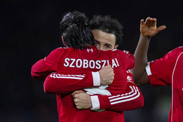 Football - FA Premier League - Leeds United FC v Liverpool FC LEEDS, ENGLAND - Saturday, December 6, 2025: Liverpool s Dominik Szoboszlai celebrates with team-mate Curtis Jones after scoring the third goal during the FA Premier League match between Leeds United FC and Liverpool FC at Elland Road. (Photo by David Rawcliffe Propaganda) LEEDS Elland Road YORKSHIRE ENGLAND  Copyright: xDavidxRawcliffex P2025-12-06-Leeds_Liverpool-148