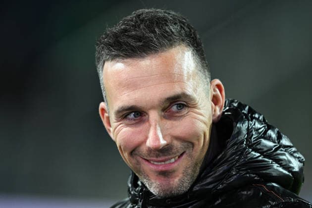 Christian Eichner (Karlsruher SC, Chef-Trainer) vor dem Spiel, GER, SV Darmstadt 98 vs Karlsruher SC, Fussball, 2. Bundesliga, 15. Spieltag, Spielzeit 2025 2026, 06.12.2025. DFL REGULATIONS PROHIBIT ANY USE OF PHOTOGRAPHS AS IMAGE SEQUENCES AND OR QUASI-VIDEO GER, SV Darmstadt 98 vs Karlsruher SC, Fussball, 2. Bundesliga, 15. Spieltag, Spielzeit 2025 2026, 06.12.2025. Darmstadt