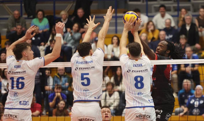 Ludwigsburg , Bundesliga , Barock Volleys MTV Ludwigsburg vs. VfB Friedrichshafen , rechts: Nyherowo Omene ( Lubu )
