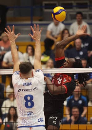 Ludwigsburg , Bundesliga , Barock Volleys MTV Ludwigsburg vs. VfB Friedrichshafen , rechts: Nyherowo Omene ( Lubu )