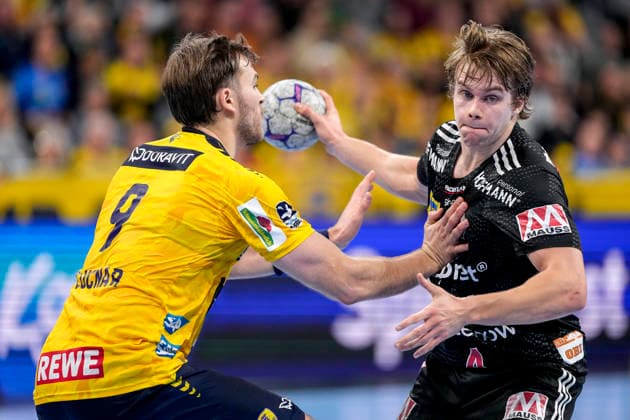 v.li.: Steven Plucnar Jacobsen (RNL, 9), Andri Mar Runarsson (HCE, 4), Zweikampf, Spielszene, Duell, duel, tackle, tackling, Dynamik, Action, Aktion, 06.12.2025, Mannheim (Deutschland), Handball, Bundesliga, Rhein-Neckar Löwen - HC Erlangen