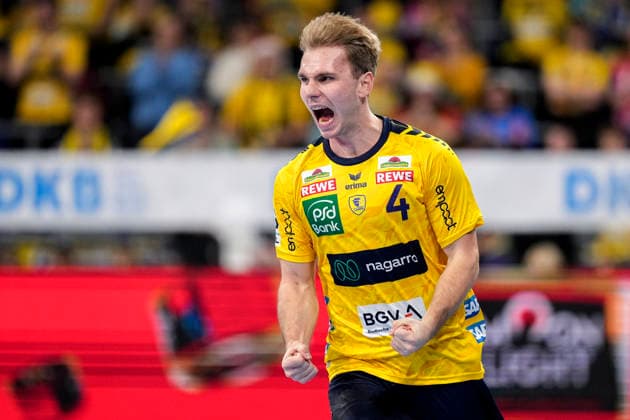 Torschütze Mathias Larson (RNL, 4), Spieler der Rhein-Neckar-Löwen, jubelt über ein Tor, Jubel, jubeln, Torjubel, Torerfolg, celebrate the goal, goal, celebration, jubelt ueber das Tor, Freuen, Freude, freut sich, optimistisch, positiv, Spielszene, Highlight, Einzelbild, Einzelfoto, Aktion, Action, 06.12.2025, Mannheim (Deutschland), Handball, Bundesliga, Rhein-Neckar Löwen - HC Erlangen