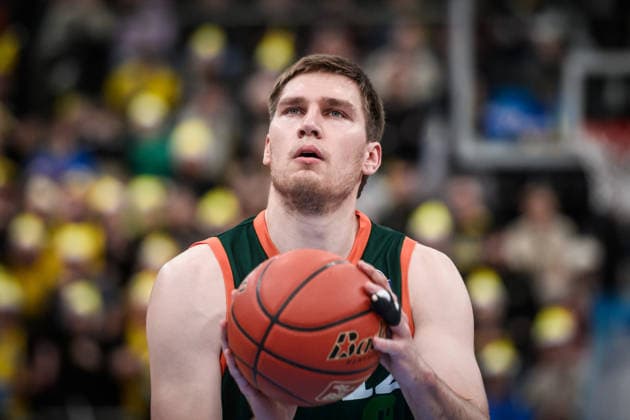 Marten Linssen (VET-CONCEPT Gladiators Trier, 12) GER, MHP Riesen Ludwigsburg - VET-CONCEPT Gladiators Trier, easycredit BBL, Basketball, Bundesliga, 9. Spieltag, Spielzeit 2025 2026, 06.12.2025 GER, MHP Riesen Ludwigsburg - VET-CONCEPT Gladiators Trier, easycredit BBL, Basketball, Bundesliga, 9. Spieltag, Spielzeit 2025 2026, 06.12.2025 Ludwigsburg Copyright: xSandyxDinkelackerx EP_SDR