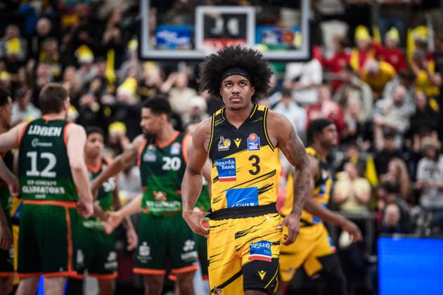 Stefan Smith (MHP RIESEN Ludwigsburg, 03) - volle Konzentration GER, MHP Riesen Ludwigsburg - VET-CONCEPT Gladiators Trier, easycredit BBL, Basketball, Bundesliga, 9. Spieltag, Spielzeit 2025 2026, 06.12.2025 GER, MHP Riesen Ludwigsburg - VET-CONCEPT Gladiators Trier, easycredit BBL, Basketball, Bundesliga, 9. Spieltag, Spielzeit 2025 2026, 06.12.2025 Ludwigsburg Copyright: xSandyxDinkelackerx EP_SDR