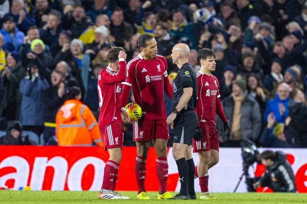 Football - FA Premier League - Leeds United FC v Liverpool FC LEEDS, ENGLAND - Saturday, December 6, 2025: Liverpool s captain Virgil van Dijk speaks to referee Anthony Taylor about a potential handball during the FA Premier League match between Leeds United FC and Liverpool FC at Elland Road. (Photo by David Rawcliffe Propaganda) LEEDS Elland Road YORKSHIRE ENGLAND  Copyright: xDavidxRawcliffex P2025-12-06-Leeds_Liverpool-169
