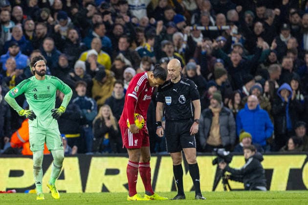 Football - FA Premier League - Leeds United FC v Liverpool FC LEEDS, ENGLAND - Saturday, December 6, 2025: Liverpool s captain Virgil van Dijk speaks to referee Anthony Taylor about a potential handball during the FA Premier League match between Leeds United FC and Liverpool FC at Elland Road. (Photo by David Rawcliffe Propaganda) LEEDS Elland Road YORKSHIRE ENGLAND  Copyright: xDavidxRawcliffex P2025-12-06-Leeds_Liverpool-171