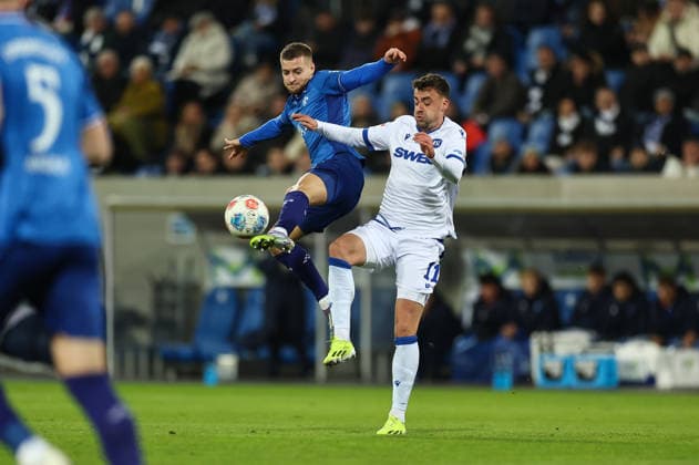 06.12.2025, Fussball 2. Bundesliga, SV Darmstadt 98 - Karlsruher SC, emonline, emspor, despor, v.l., Fabian Nürnberger (SV Darmstadt 98), Philipp Förster (Karlsruher SC) DFL DFB REGULATIONS PROHIBIT ANY USE OF PHOTOGRAPHS AS IMAGE SEQUENCES AND OR QUASI-VIDEO. xdcx