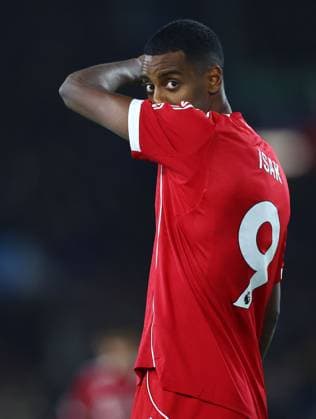 Alexander Isak of Liverpool looks dejected Leeds United v Liverpool, Premier League, Football, Elland Road, Leeds, UK - 06 Dec 2025Leeds Elland Road United Kingdom EDITORIAL USE ONLY No use with unauthorised audio, video, data, fixture lists, club league logos or live services. Online in-match use limited to 120 images, no video emulation. No use in betting, games or single club league player publications. Copyright: xMattxWest Shutterstockx 16009398bs