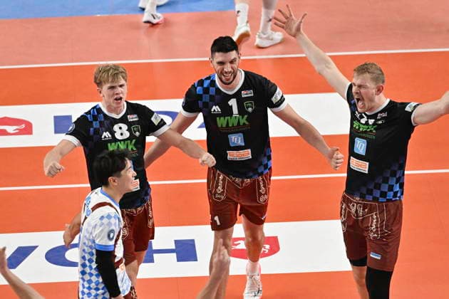 GER; 1.VBL, SVG Lueneburg vs WWK Volleys Herrsching 06.12.2025, LKH Arena, Lueneburg, GER; 1. VBL, SVG Lueneburg vs WWK Volleys Herrsching im Bild die Mannschaft aus Herrsching jubelt