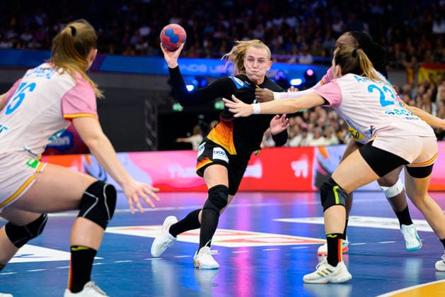 Handball, Frauen WM, Hauptrunde: Spanien - Deutschland Annika Lott (Deutschland) Dortmund Westfalenhalle Nordrhein-Westfalen Deutschland