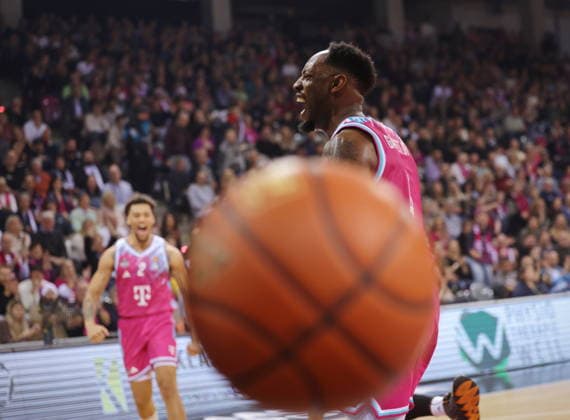 Jeff Garrett Telekom Baskets Bonn vs. NINERS Chemnitz 9. Speiltag - Saison 2025 26
