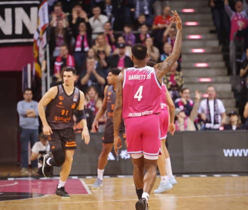 Jubel: Jeff Garrett Telekom Baskets Bonn vs. NINERS Chemnitz 9. Speiltag - Saison 2025 26