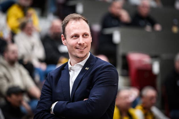 Jaques Schneider (VET-CONCEPT Gladiators Trier, Head-Coach), Laecheln GER, MHP Riesen Ludwigsburg - VET-CONCEPT Gladiators Trier, easycredit BBL, Basketball, Bundesliga, 9. Spieltag, Spielzeit 2025 2026, 06.12.2025 GER, MHP Riesen Ludwigsburg - VET-CONCEPT Gladiators Trier, easycredit BBL, Basketball, Bundesliga, 9. Spieltag, Spielzeit 2025 2026, 06.12.2025 Ludwigsburg Copyright: xSandyxDinkelackerx EP_SDR