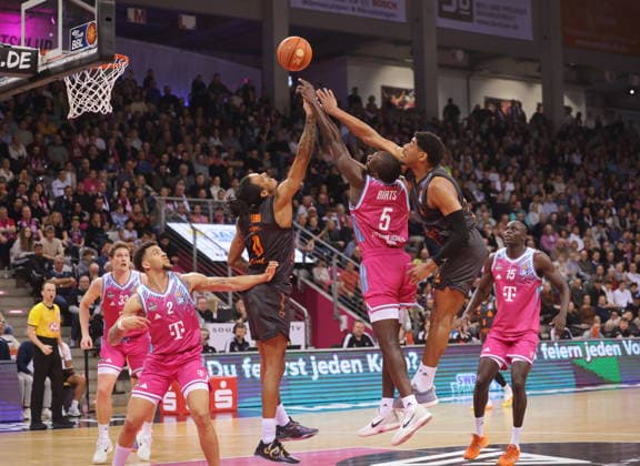 Tylan Birts Telekom Baskets Bonn vs. NINERS Chemnitz 9. Speiltag - Saison 2025 26