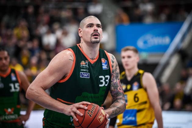 Maik Zirbes (VET-CONCEPT Gladiators Trier, 33) GER, MHP Riesen Ludwigsburg - VET-CONCEPT Gladiators Trier, easycredit BBL, Basketball, Bundesliga, 9. Spieltag, Spielzeit 2025 2026, 06.12.2025 GER, MHP Riesen Ludwigsburg - VET-CONCEPT Gladiators Trier, easycredit BBL, Basketball, Bundesliga, 9. Spieltag, Spielzeit 2025 2026, 06.12.2025 Ludwigsburg Copyright: xSandyxDinkelackerx EP_SDR