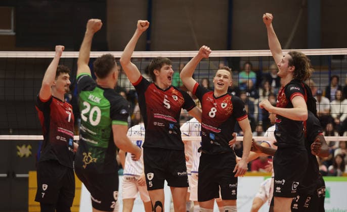 Ludwigsburg , Bundesliga , Barock Volleys MTV Ludwigsburg vs. VfB Friedrichshafen , Jubel Ludwigsburg , von links: Tim Köpfli Jeffrey Klok Jan Huber Tomi Saarinen Ben-Simon Bonin