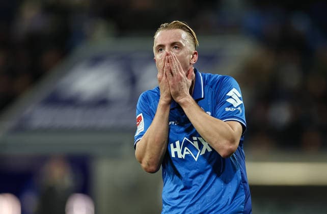 06.12.2025, Fussball 2. Bundesliga, SV Darmstadt 98 - Karlsruher SC, emonline, emspor, despor, v.l., Isac Lidberg (SV Darmstadt 98) enttaeuscht, enttaeuscht schauend, dissapointed, traurig, frustiert, frust, gefrustet, frustrated DFL DFB REGULATIONS PROHIBIT ANY USE OF PHOTOGRAPHS AS IMAGE SEQUENCES AND OR QUASI-VIDEO. xdcx