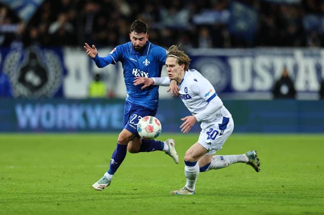 06.12.2025, Fussball 2. Bundesliga, SV Darmstadt 98 - Karlsruher SC, emonline, emspor, despor, v.l., Marco Richter (SV Darmstadt 98), David Herold (Karlsruher SC) DFL DFB REGULATIONS PROHIBIT ANY USE OF PHOTOGRAPHS AS IMAGE SEQUENCES AND OR QUASI-VIDEO. xdcx