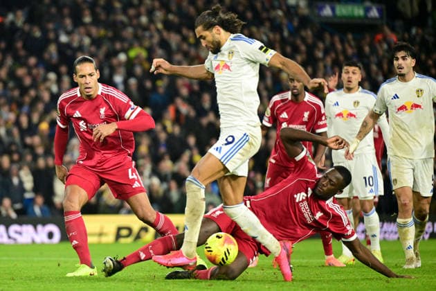 Leeds United v Liverpool Premier League 06 12 2025. Liverpool defender Ibrahima Konate (5) tackles Leeds United forward Dominic Calvert-Lewin (9) during the Premier League match between Leeds United and Liverpool at Elland Road, Leeds, England on 6 December 2025. Leeds Elland Road West Yorkshire England Editorial use only DataCo restrictions apply See www.football-dataco.com , Copyright: xDennisxGoodwinx PSI-23360-0060
