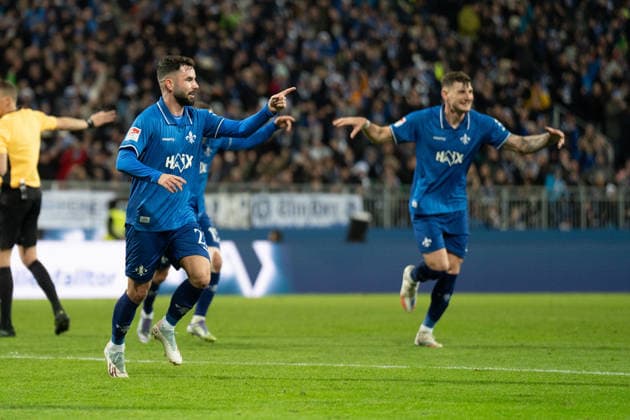 06.12.2025, xhfmx, Fussball 2.Bundesliga, SV Darmstadt 98 - Karlsruher SC Marco Richter (SV Darmstadt 98) bejubelt seinen Treffer zum 1:1 gegen den Karlsruher SC. Tor, Goal, Jubel, Celebation (DFL DFB REGULATIONS PROHIBIT ANY USE OF PHOTOGRAPHS as IMAGE SEQUENCES and or QUASI-VIDEO) Darmstadt