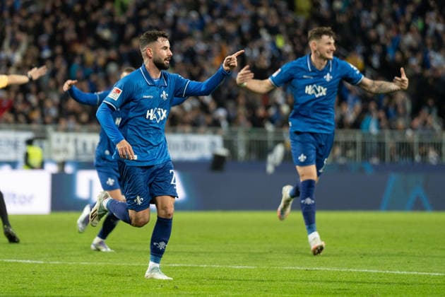 06.12.2025, xhfmx, Fussball 2.Bundesliga, SV Darmstadt 98 - Karlsruher SC Marco Richter (SV Darmstadt 98) bejubelt seinen Treffer zum 1:1 gegen den Karlsruher SC. Tor, Goal, Jubel, Celebation (DFL DFB REGULATIONS PROHIBIT ANY USE OF PHOTOGRAPHS as IMAGE SEQUENCES and or QUASI-VIDEO) Darmstadt