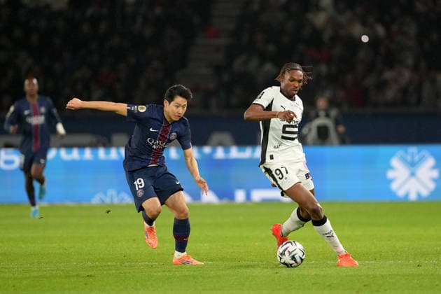 Paris Saint-Germain v Stade Rennais FC - Ligue 1 McDonald s 2025 2026 19 Lee KANG IN (psg) - 97 Jeremy JACQUET (srfc) during the Ligue 1 McDonald s match between Paris and Rennes at Parc des Princes on December 6, 2025 in Paris, France. Paris France  Copyright: xFEPx 776348227
