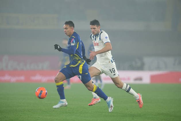 CALCIO - Serie A - Hellas Verona FC vs Atalanta BC Giovane Santana Do Nascimento of Hellas Verona FC followed by Berat Djimsiti of Atalanta BC 1907 during the soccer match between Hellas Verona FC and Atalanta BC, MD14 of Serie A Enilive Italian soccer championship 2025 2026 at Marcantonio Bentegodi Stadium on December 6, 2025, Verona, Italy. Verona Italy  Copyright: xIPAxSport ABACAx
