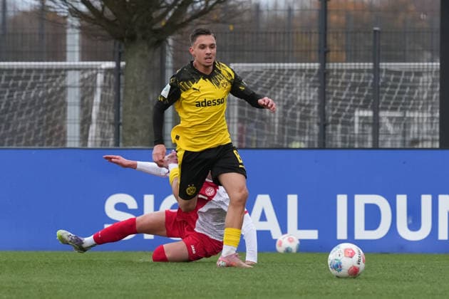 Samstag, 06.12.2025 Saison 2025 2026 14. Spieltag U19 DFB-Nachwuchsliga im BVB Fußballpark Hohenbuschei, Dortmund, Germany. BV Borussia Dortmund U19 - Rot-Weiss Essen U19. Ioannis-Christos Kostoglou (BVB)