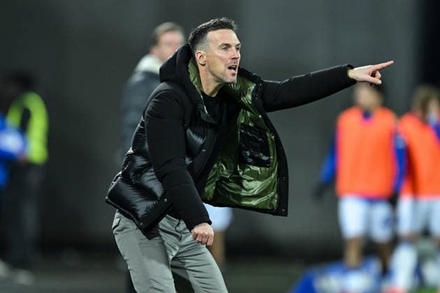 Christian Eichner (Karlsruher SC, Chef-Trainer) gestikuliert, GER, SV Darmstadt 98 vs Karlsruher SC, Fussball, 2. Bundesliga, 15. Spieltag, Spielzeit 2025 2026, 06.12.2025. DFL REGULATIONS PROHIBIT ANY USE OF PHOTOGRAPHS AS IMAGE SEQUENCES AND OR QUASI-VIDEO GER, SV Darmstadt 98 vs Karlsruher SC, Fussball, 2. Bundesliga, 15. Spieltag, Spielzeit 2025 2026, 06.12.2025. Darmstadt