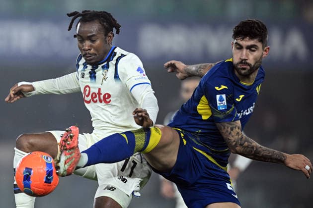 Cm Verona 06 12 2025 - campionato di calcio serie A Hellas Verona-Atalanta foto Cristiano Mazzi Image nella foto: Ademola Lookman-Unai Nunez 