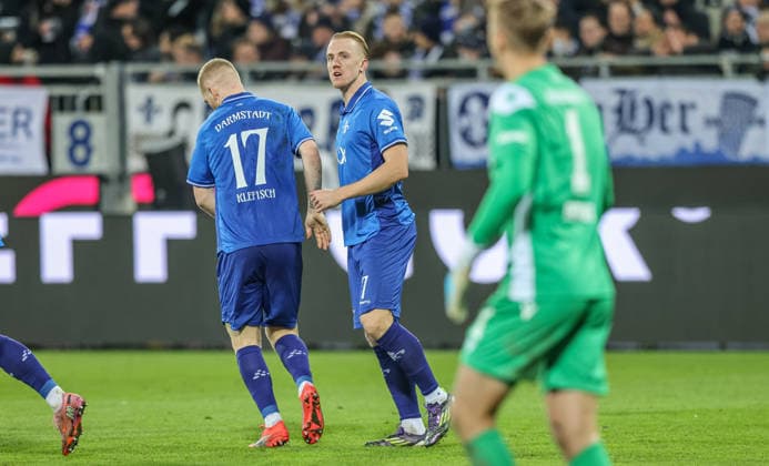 GER, Darmstadt, SV Darmstadt 98 vs Karlsruher SC, 2. Bundesliga, Fussball, DFB, Spielzeit 2025 2026, Merck-Stadion am Böllenfalltor, 15. Spieltag im Bild: Tor und Jubel, Freude, Isac Lidberg (SV Darmstadt 98 7) erzielt das Tor zum 2:1 DFB DFL REGULATIONS PROHIBIT ANY USE OF PHOTOGRAPHS AS IMAGE SEQUENCES AND OR QUASI-VIDEO, 06.12.2025