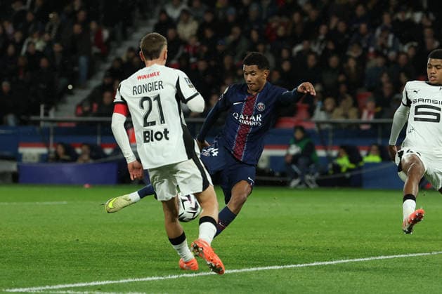 FBL-FRA-LIGUE1-Paris Saint Germain - Stade Rennes Senny Mayulu (Paris Saint-Germain) scored the second goal during the French L1 football match between Paris Saint-Germain (PSG) an Stade Rennes at Parc des Princes Paris ,France, on December 06, 2025. Copyright: JoaquimxFerreira