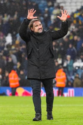 Leeds United v Liverpool, Premier League Daniel Farke Manager Of Leeds United celebrates with the fans at full time during the Leeds United v Liverpool Premier League match at Elland Road, Leeds, England on 6 December 2025 Credit: Lee Keuneke Every Second Media Editorial use only. All images are copyright Every Second Media Limited. No images may be reproduced without prior permission. All rights reserved. Premier League and Football League images are subject to licensing agreements with Football DataCo Limited. see https: www.football-dataco.com Copyright: xIMAGO EveryxSecondxMediax ESM-1698-0066 LeexKeunekex xEveryxSecondxMediax