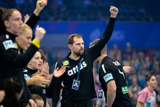 Handball, Frauen WM, Hauptrunde: Spanien - Deutschland Co-Trainer Frederick Griesbach (Deutschland) Jubel Freude Emotion Dortmund Westfalenhalle Nordrhein-Westfalen Deutschland