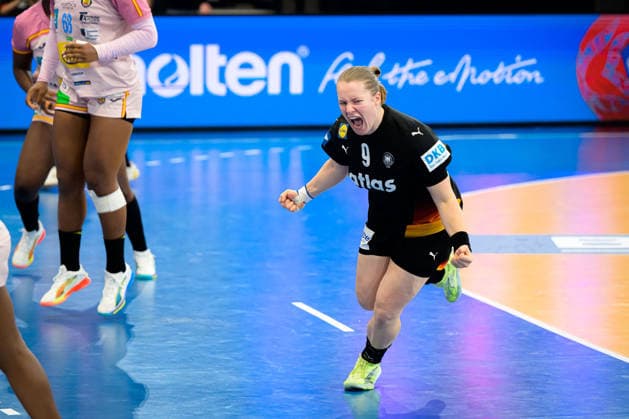 Handball, Frauen WM, Hauptrunde: Spanien - Deutschland Lisa Antl (Deutschland) Jubel Freude Emotion Dortmund Westfalenhalle Nordrhein-Westfalen Deutschland