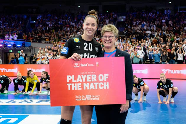 Handball, Frauen WM, Hauptrunde: Spanien - Deutschland Emily Vogel (Deutschland) Player of the Match Dortmund Westfalenhalle Nordrhein-Westfalen Deutschland