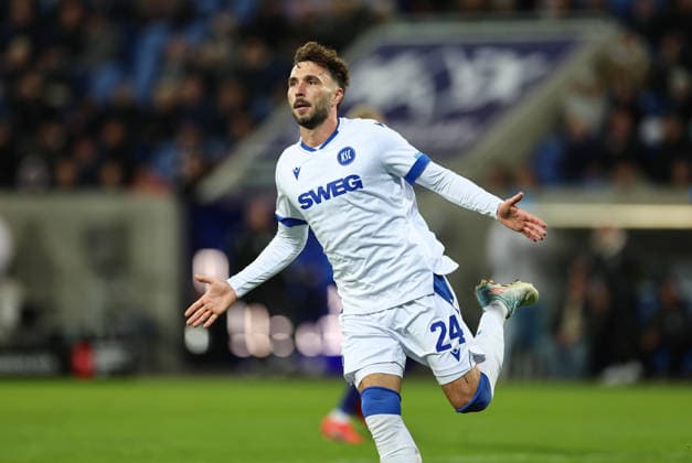 06.12.2025, Fussball 2. Bundesliga, SV Darmstadt 98 - Karlsruher SC, emonline, emspor, despor, v.l., Torjubel zum 2:2 durch Fabian Schleusener (Karlsruher SC), Goal celebration, celebrate the goal DFL DFB REGULATIONS PROHIBIT ANY USE OF PHOTOGRAPHS AS IMAGE SEQUENCES AND OR QUASI-VIDEO. xdcx