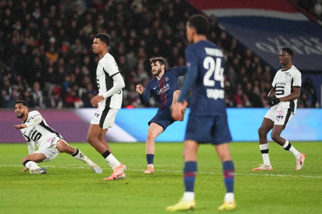 Paris Saint-Germain v Stade Rennais FC - Ligue 1 McDonald s 2025 2026 07 Khvicha KVARATSKHELIA (psg) during the Ligue 1 McDonald s match between Paris and Rennes at Parc des Princes on December 6, 2025 in Paris, France. Paris France  Copyright: xFEPx 776348227
