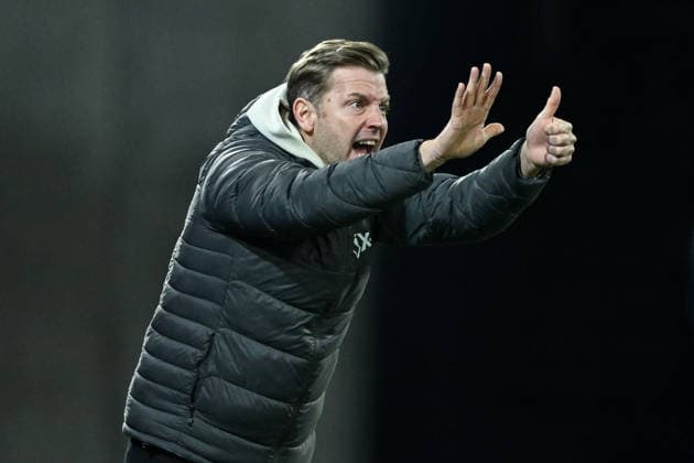 Florian Kohfeldt (SV Darmstadt 1898, Trainer) gestikuliert, GER, SV Darmstadt 98 vs Karlsruher SC, Fussball, 2. Bundesliga, 15. Spieltag, Spielzeit 2025 2026, 06.12.2025. DFL REGULATIONS PROHIBIT ANY USE OF PHOTOGRAPHS AS IMAGE SEQUENCES AND OR QUASI-VIDEO GER, SV Darmstadt 98 vs Karlsruher SC, Fussball, 2. Bundesliga, 15. Spieltag, Spielzeit 2025 2026, 06.12.2025. Darmstadt