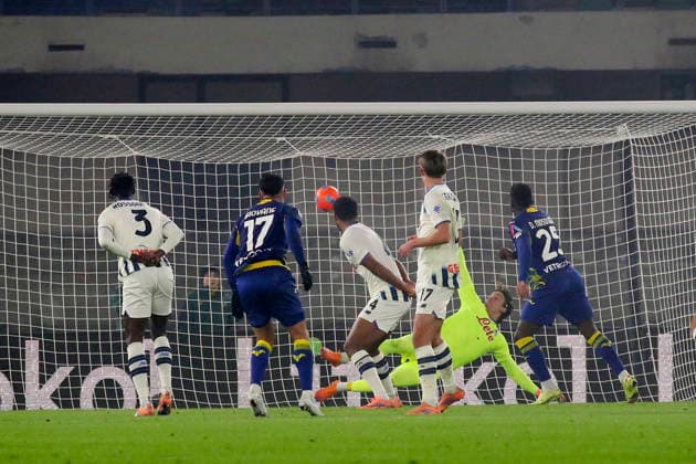 Verona™s Giovane goal 2-0 during the Serie A soccer match between Hellas Verona and Atalanta at the Bentegodi Stadium in Verona, north west Italy - Saturday, December 06 , 2025. - Soccer .  Copyright: xPaolaxGarbuio Lapressex