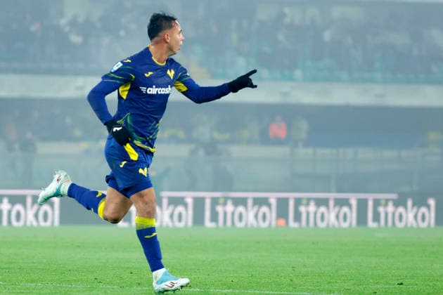 December 6, 2025, Verona, VR: Hellas Verona s Giovane Santana do Nascimento jubilates after scoring the goal 2-0 during the Italian Serie A soccer match Hellas Verona vs Atalanta BC at Stadio Marcantonio Bentegodi in Verona, Italia, 6 December 2025. .ANSA EMANUELE PENNACCHIO. Serie A; Hellas Verona Vs Atalanta BC  - ZUMAa110 20251206_zaf_a110_078 Copyright: xEmanuelexPennacchiox