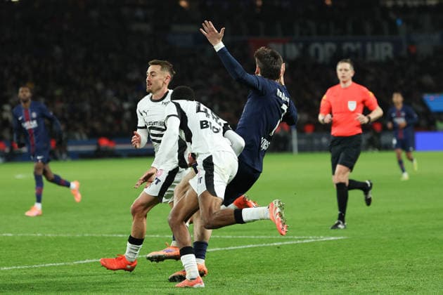 FBL-FRA-LIGUE1-Paris Saint Germain - Stade Rennes Abdelhamid Ait Boudlal(Stade Rennes), Khvicha Kvaratskhelia (Paris Saint-Germain) battle for the ball during the French L1 football match between Paris Saint-Germain (PSG) an Stade Rennes at Parc des Princes Paris ,France, on December 06, 2025. Copyright: JoaquimxFerreira